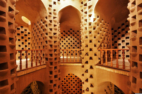 معماری بناهای بومی در نواحی مرکزی ایران