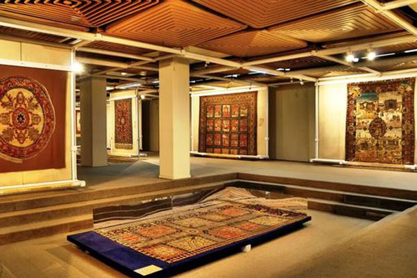 فضای داخلی موزه ی فرش