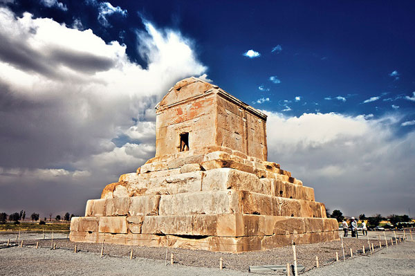 کاخ پاسارگاد از بناهای معماری پارسی